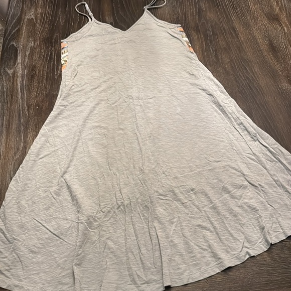 EXPRESS GRAY TOP SEQUIN AZTEC HIGH-LOW DRESS SIZE MEDIUM. - Picture 4 of 4